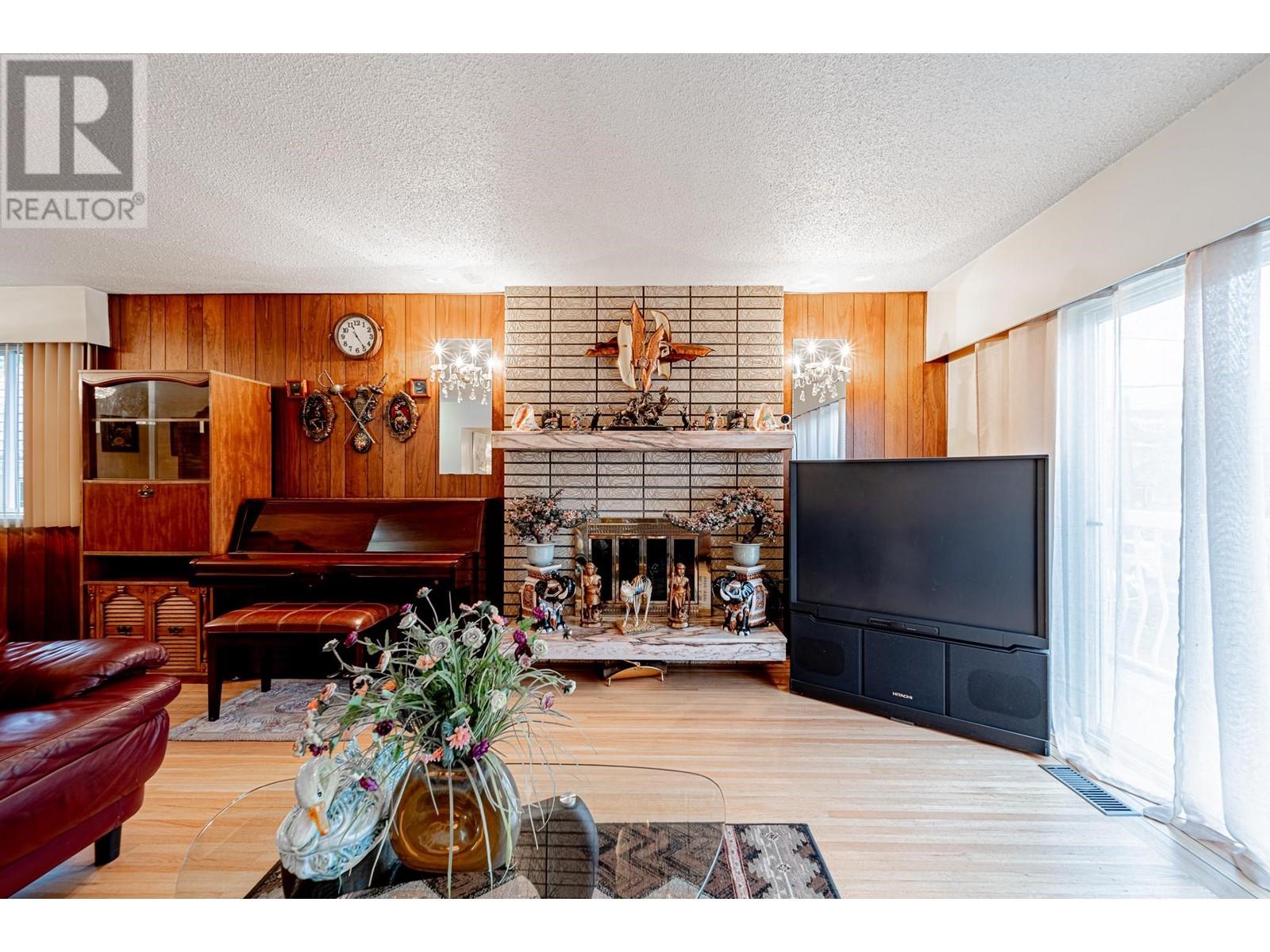 1966 E Georgia Street, Vancouver, British Columbia  V5L 2B8 - Photo 3 - R2825069
