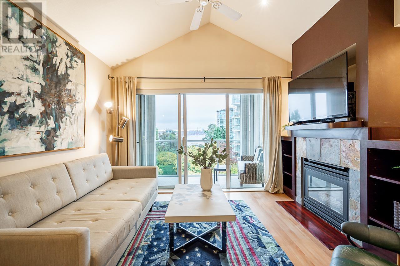 404 155 E 3RD STREET, north vancouver, British Columbia