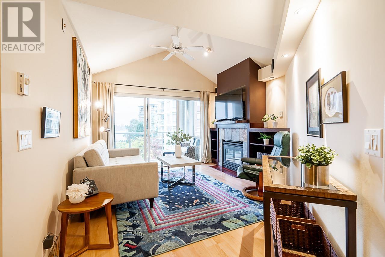 404 155 E 3rd Street, North Vancouver, British Columbia  V7L 1E5 - Photo 4 - R2826735