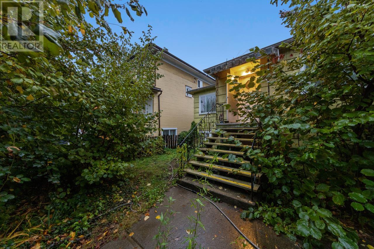 1824 E 11th Avenue, Vancouver, British Columbia  V5N 1Z1 - Photo 2 - R2826722