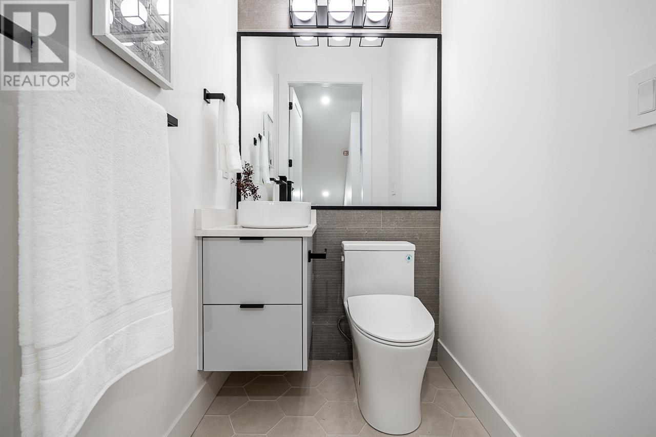 3041 School Avenue, Vancouver, British Columbia  V5R 5M6 - Photo 11 - R2826109
