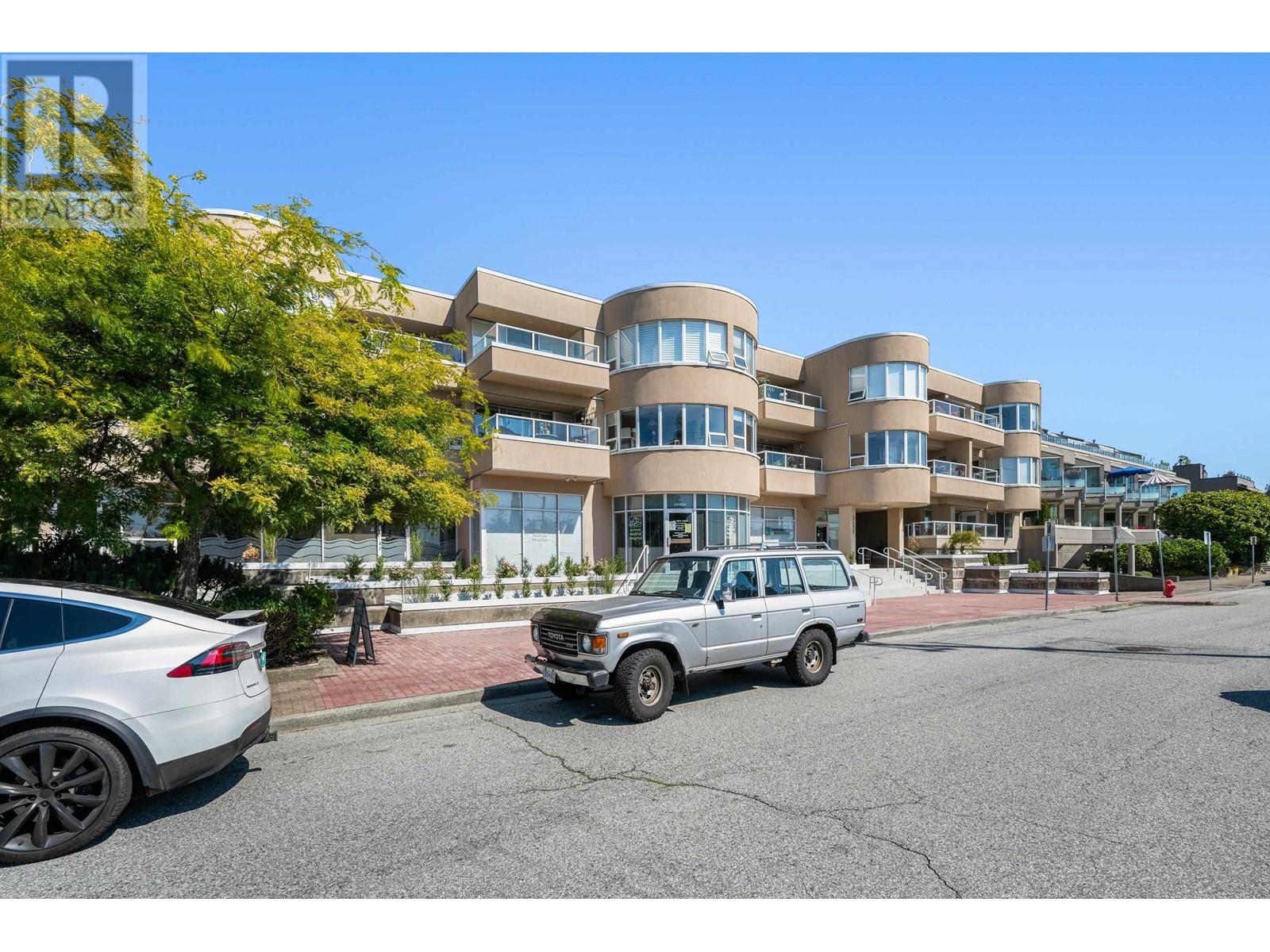 101 2455 S Bellevue Avenue, West Vancouver, British Columbia  V7V 1E1 - Photo 2 - R2809679