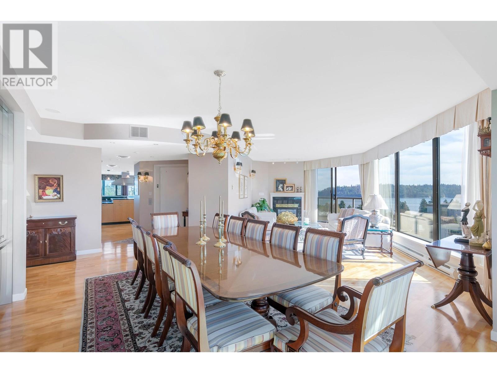 600 1689 Duchess Avenue, West Vancouver, British Columbia  V7V 1P7 - Photo 3 - R2814072