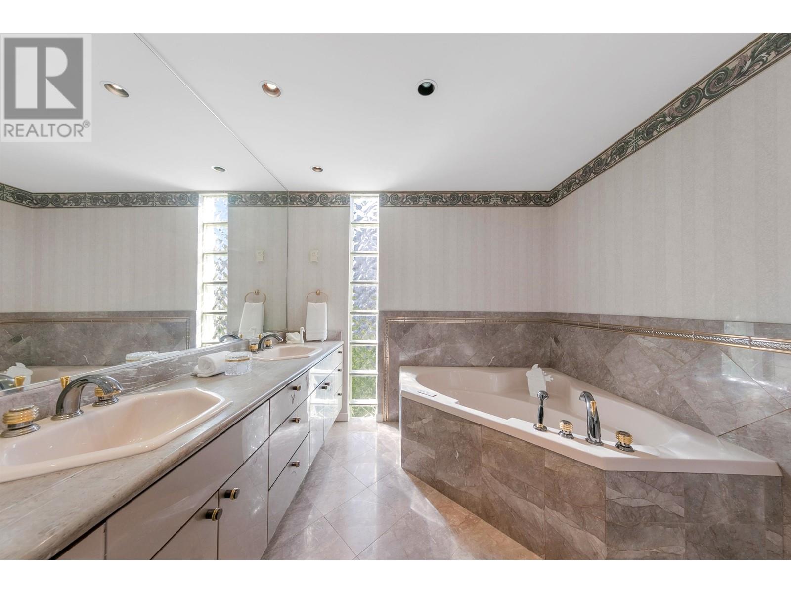 600 1689 Duchess Avenue, West Vancouver, British Columbia  V7V 1P7 - Photo 20 - R2814072