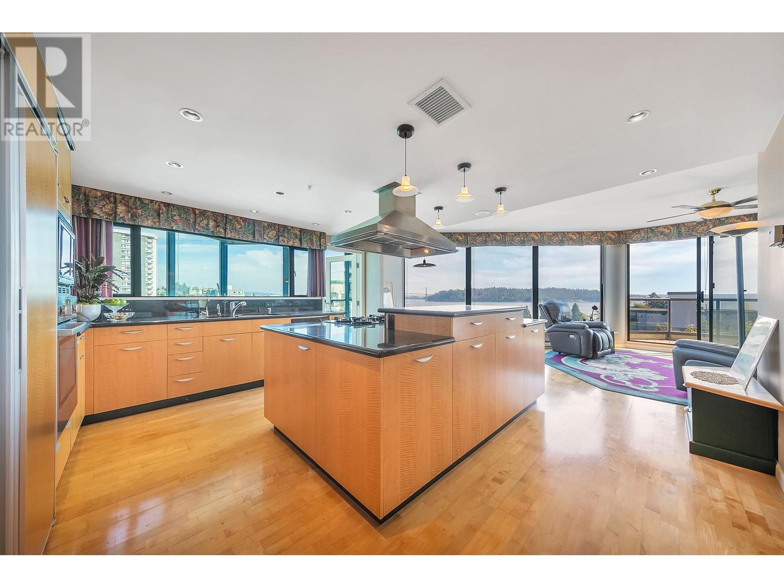 600 1689 Duchess Avenue, West Vancouver, British Columbia  V7V 1P7 - Photo 4 - R2814072