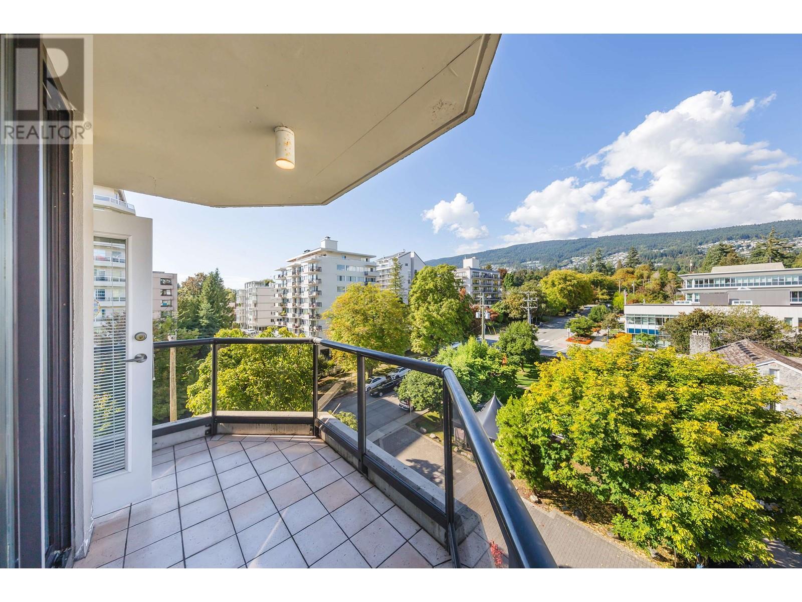 600 1689 Duchess Avenue, West Vancouver, British Columbia  V7V 1P7 - Photo 24 - R2814072