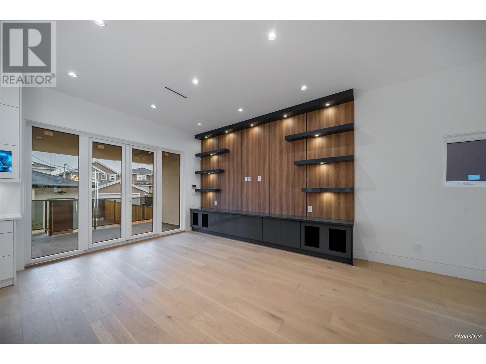 4346 Pender Street, Burnaby, British Columbia  V5C 2M6 - Photo 5 - R2823472