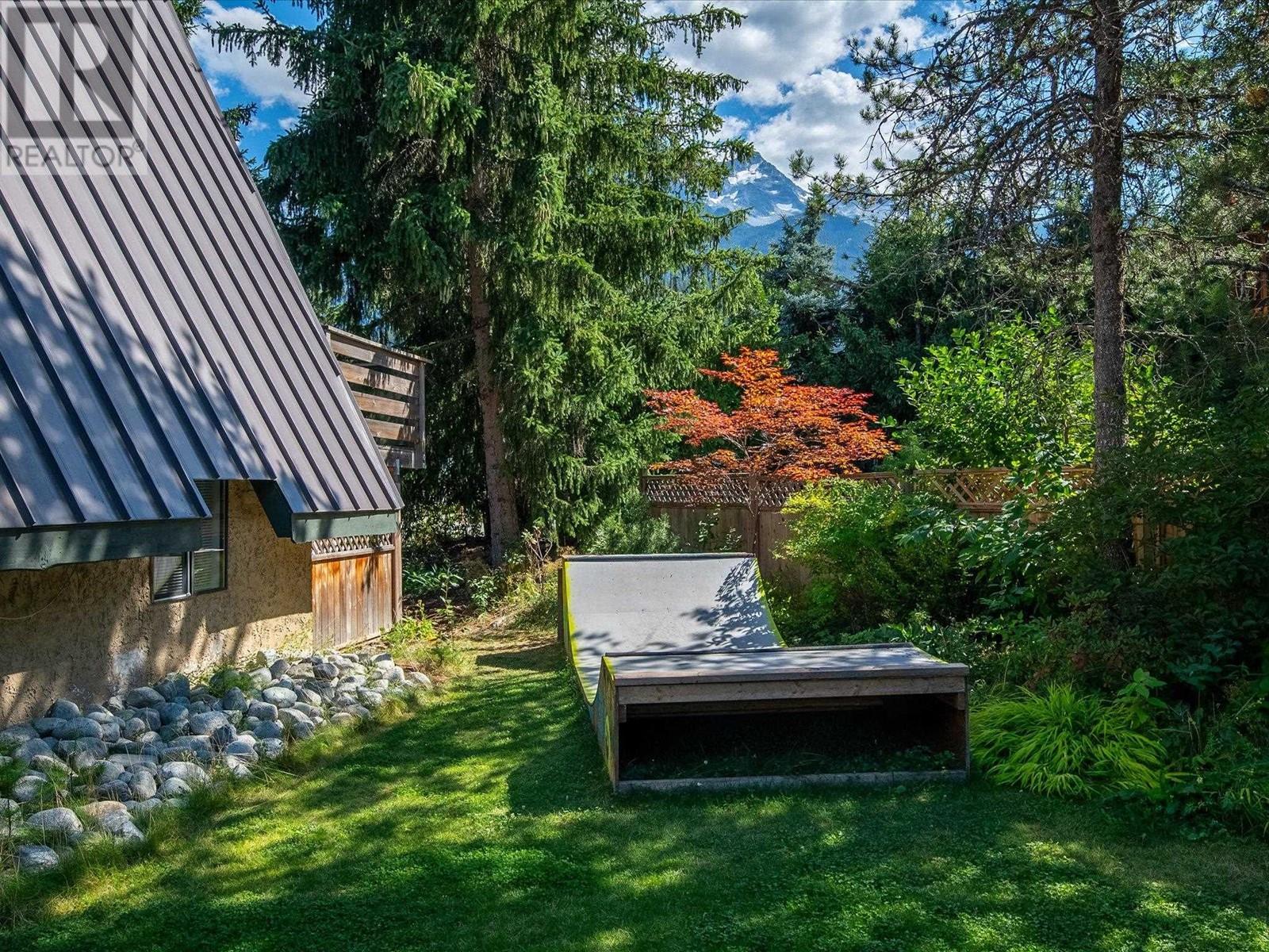 1465 Laburnum Street, Pemberton, British Columbia  V0N 2L0 - Photo 25 - R2804933