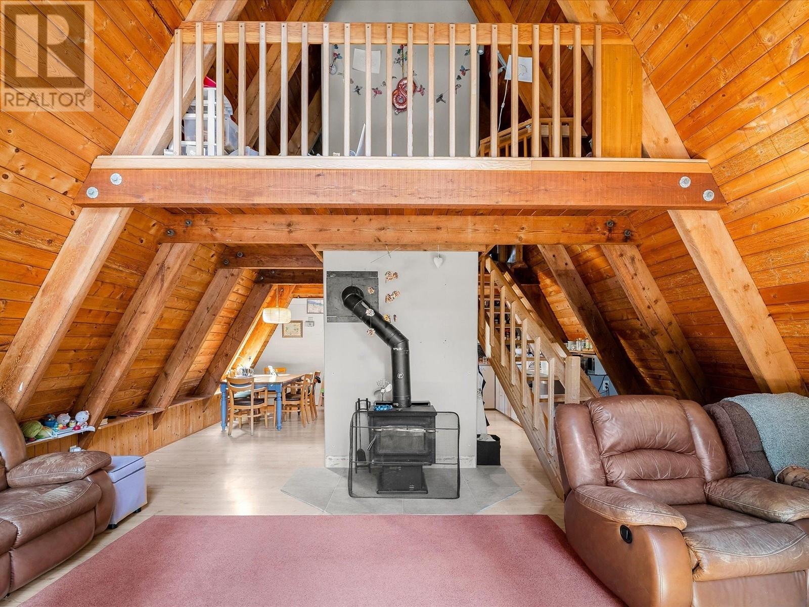 1465 LABURNUM STREET, pemberton, British Columbia