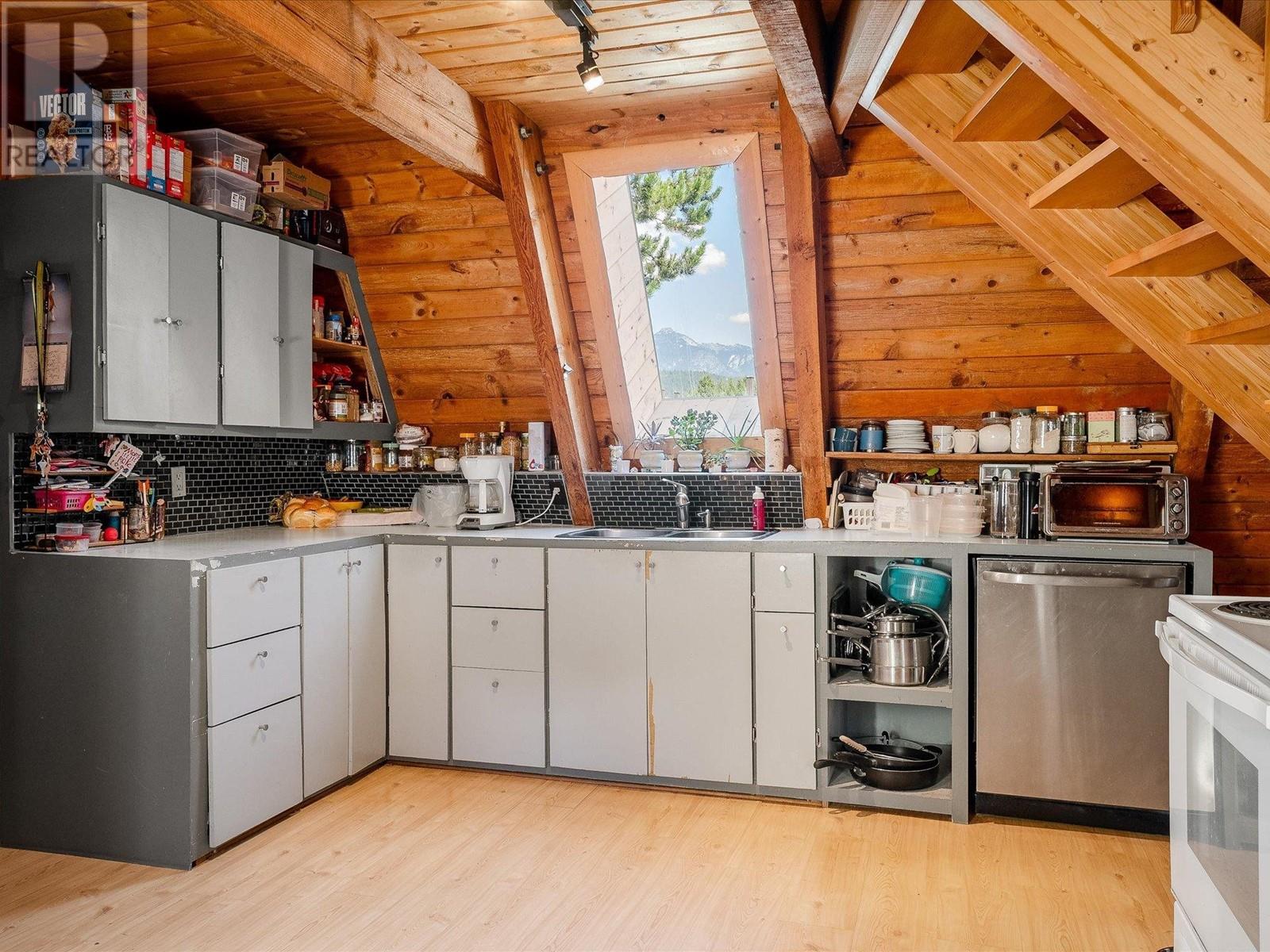 1465 Laburnum Street, Pemberton, British Columbia  V0N 2L0 - Photo 7 - R2804933