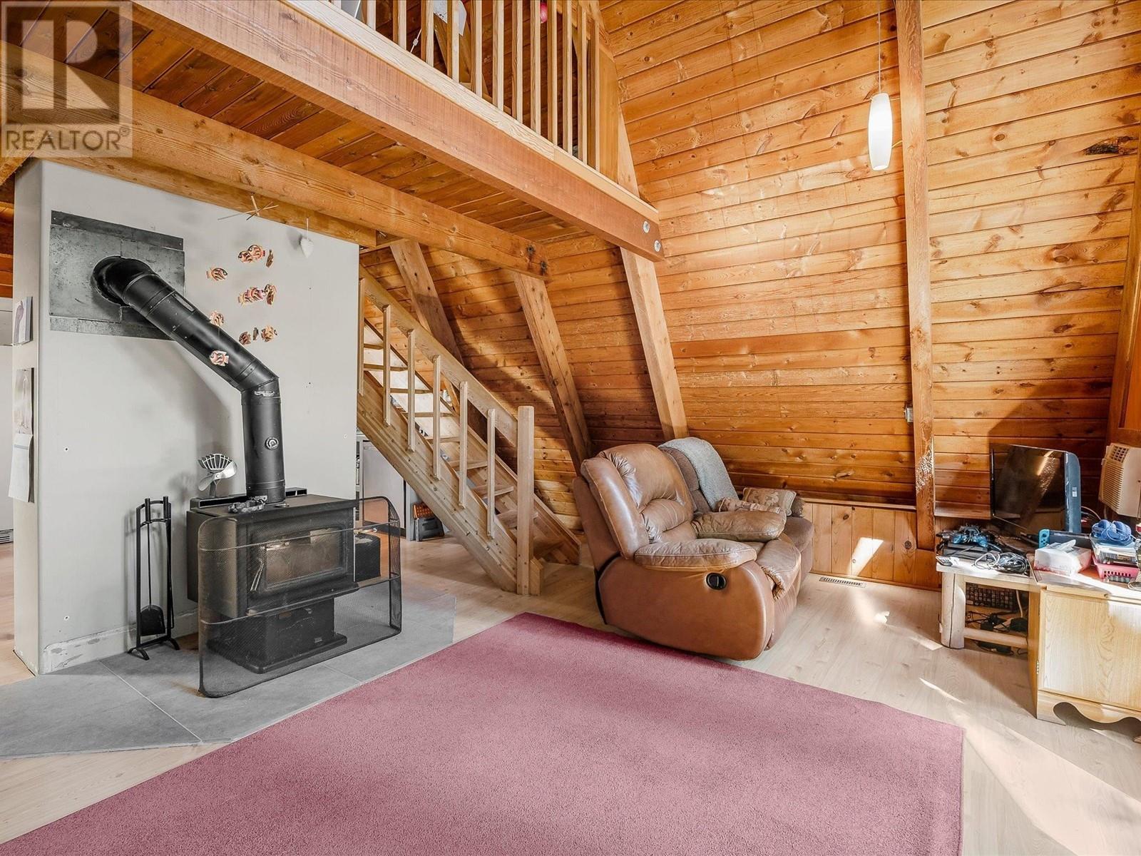 1465 Laburnum Street, Pemberton, British Columbia  V0N 2L0 - Photo 6 - R2804933