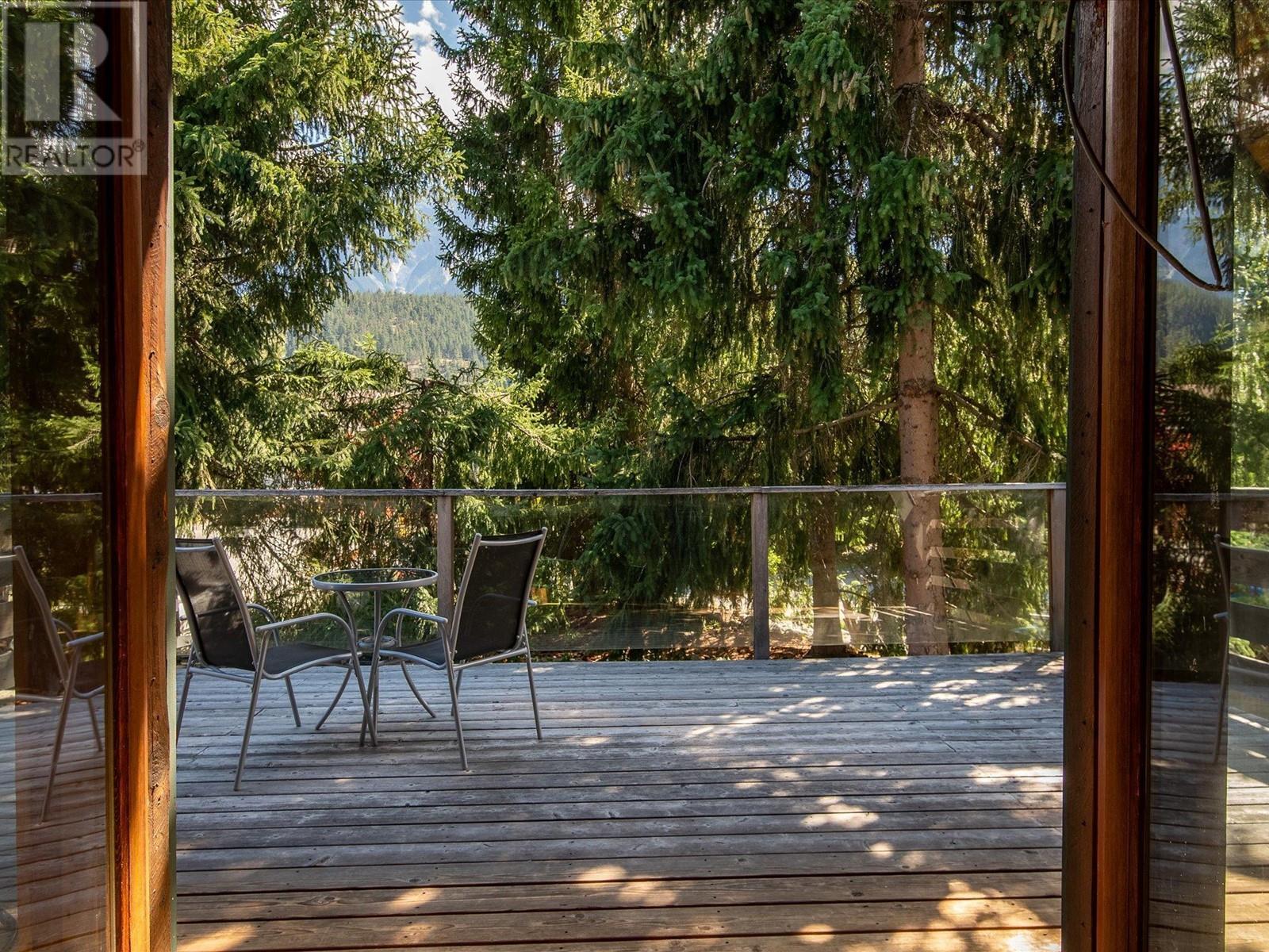 1465 Laburnum Street, Pemberton, British Columbia  V0N 2L0 - Photo 5 - R2804933