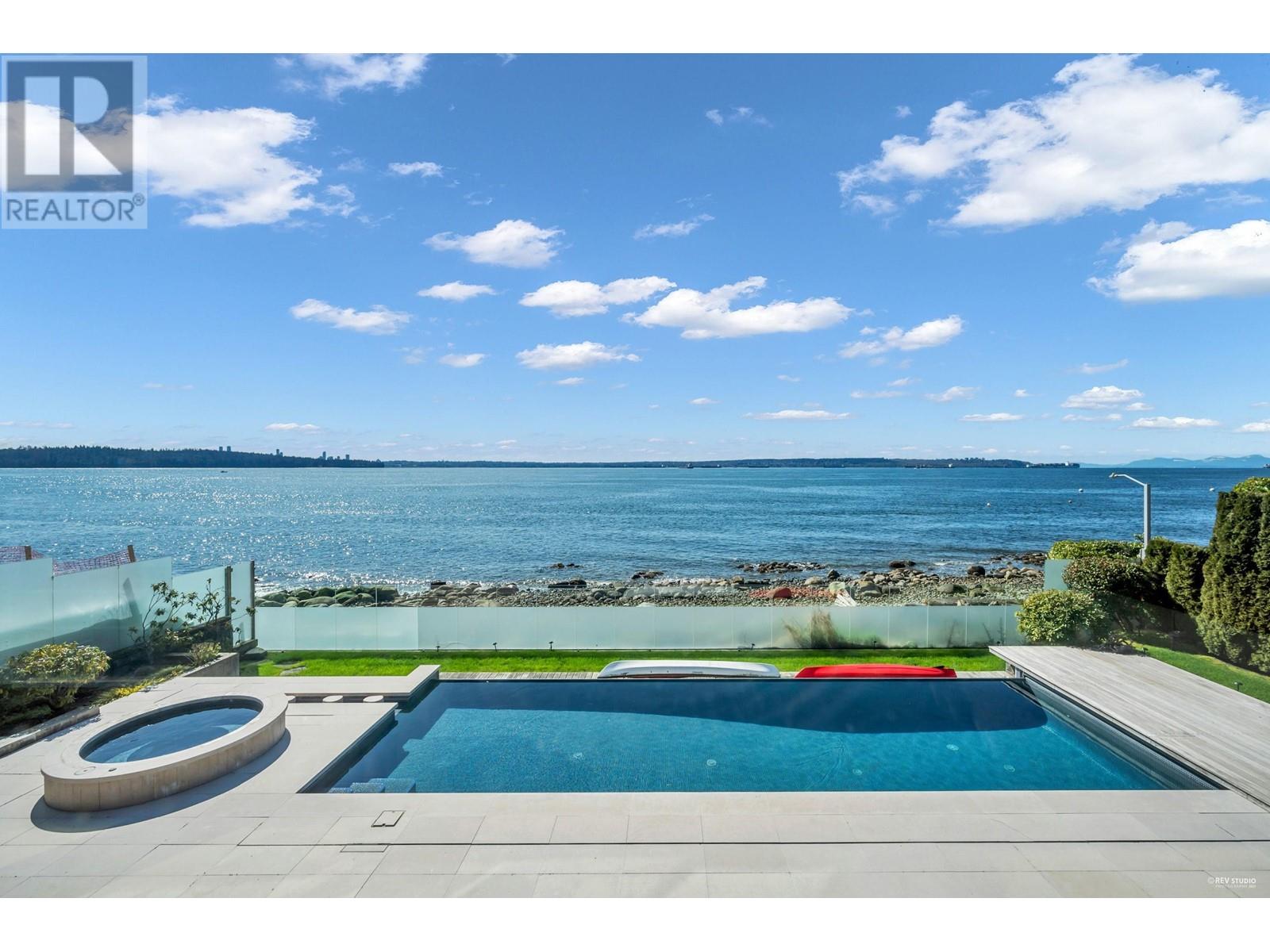166 28th Street, West Vancouver, British Columbia  V7V 4L5 - Photo 2 - R2826777