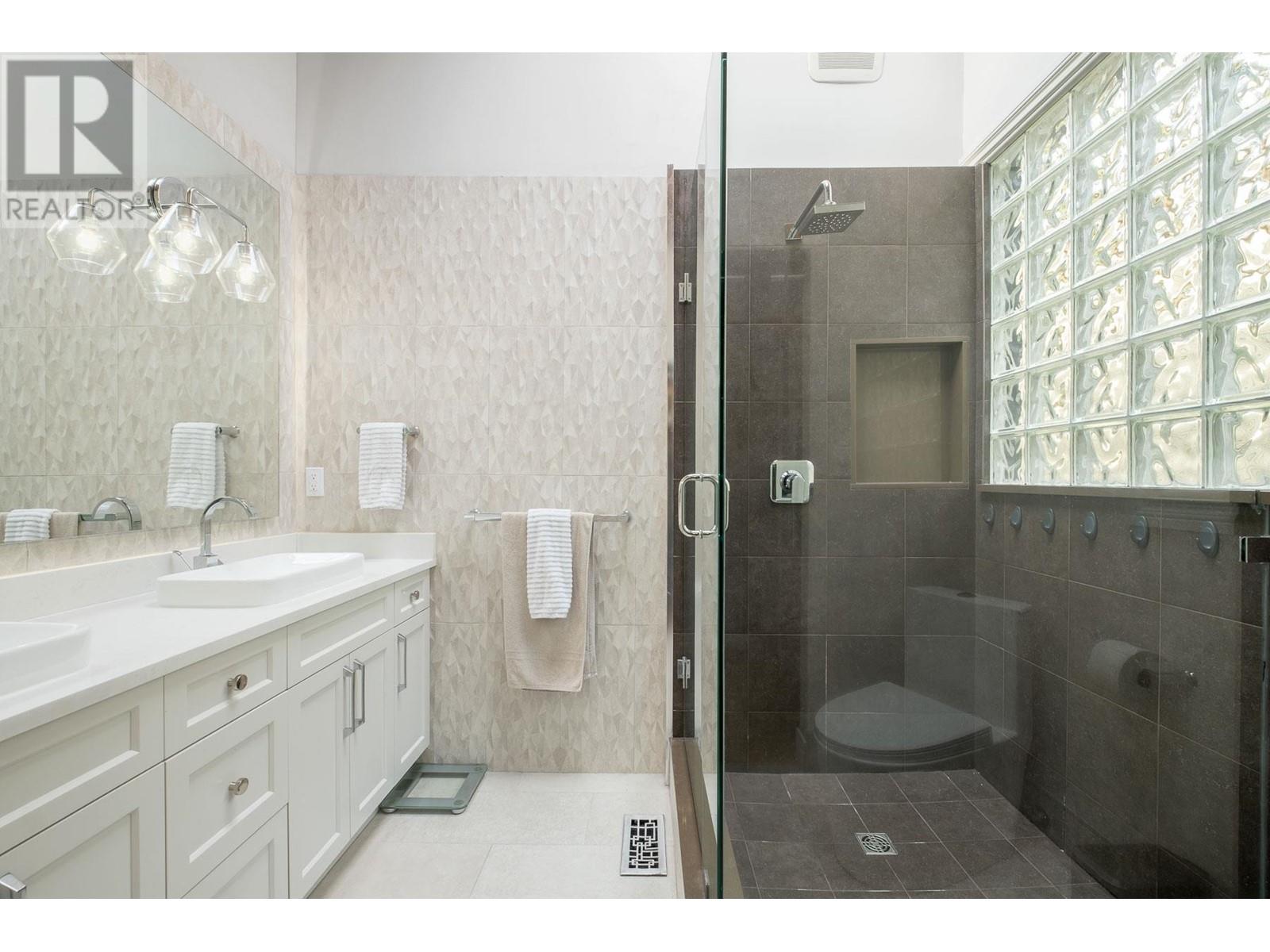 2529 Hyannis Point, North Vancouver, British Columbia  V7H 1R9 - Photo 11 - R2826796