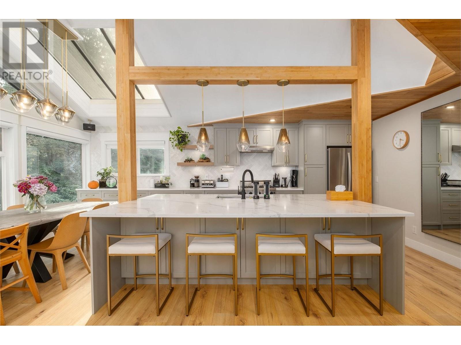 2529 Hyannis Point, North Vancouver, British Columbia  V7H 1R9 - Photo 4 - R2826796