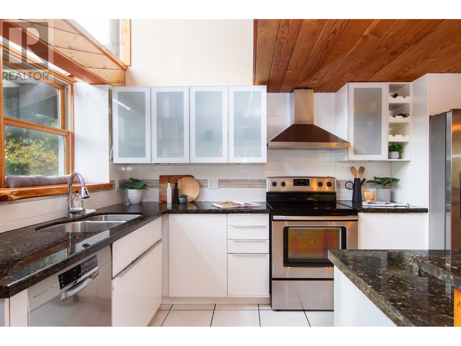 41523 Rae Road, Squamish, British Columbia  V0N 1H0 - Photo 4 - R2826806
