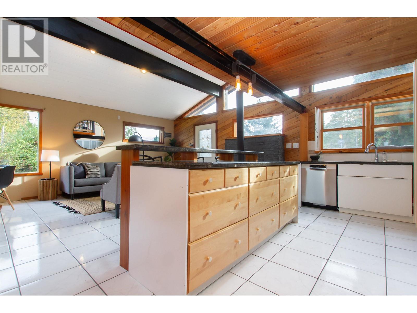 41523 Rae Road, Squamish, British Columbia  V0N 1H0 - Photo 5 - R2826806
