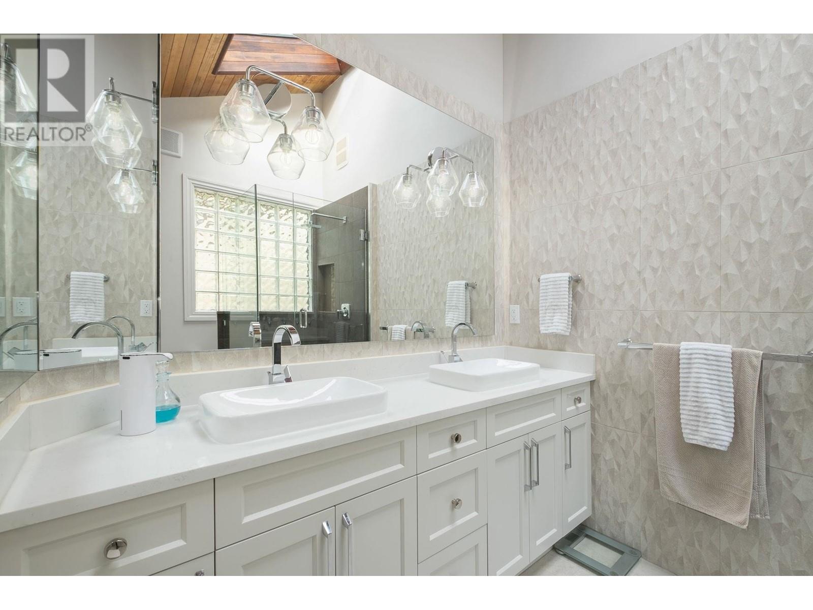 2529 Hyannis Point, North Vancouver, British Columbia  V7H 1R9 - Photo 12 - R2826796