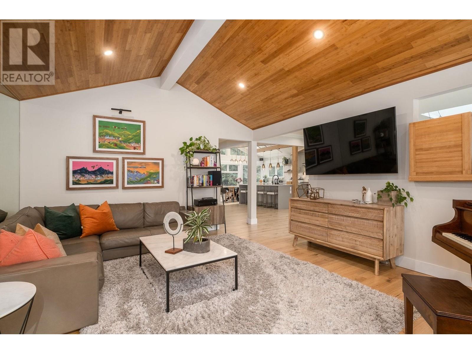 2529 Hyannis Point, North Vancouver, British Columbia  V7H 1R9 - Photo 8 - R2826796