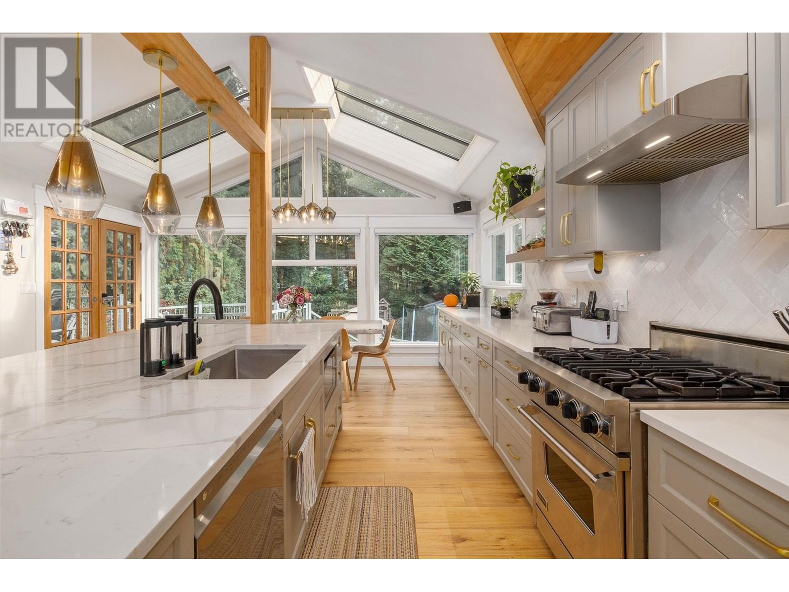 2529 Hyannis Point, North Vancouver, British Columbia  V7H 1R9 - Photo 3 - R2826796
