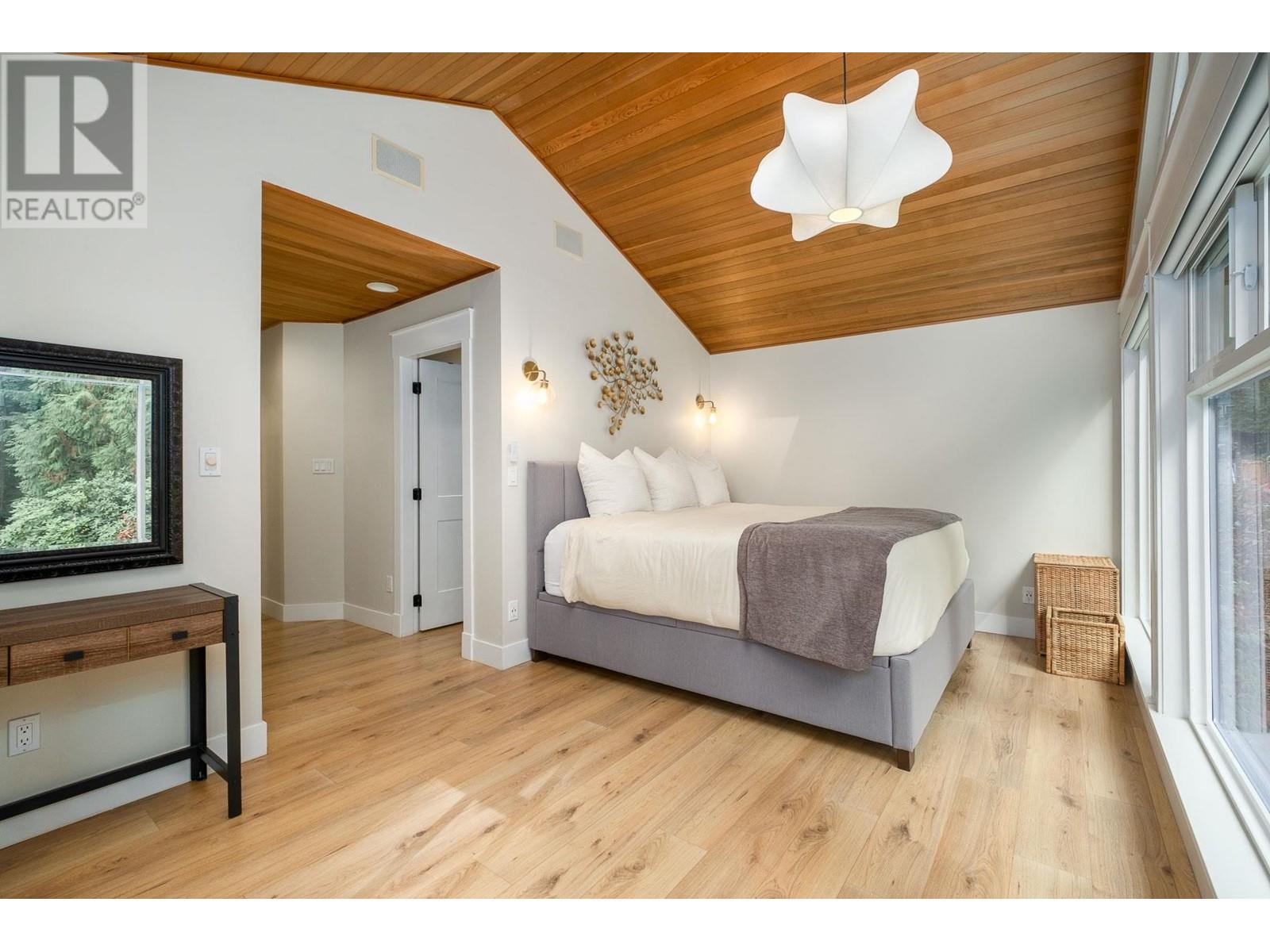 2529 Hyannis Point, North Vancouver, British Columbia  V7H 1R9 - Photo 9 - R2826796