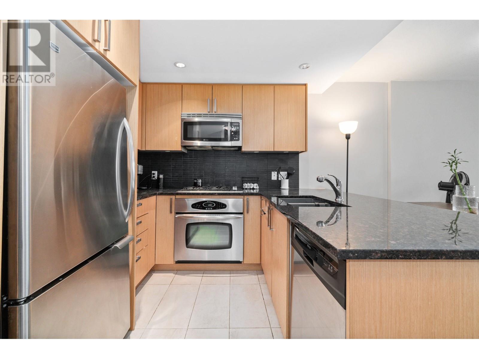 1902 2978 Glen Drive, Coquitlam, British Columbia  V3B 0C3 - Photo 8 - R2826799