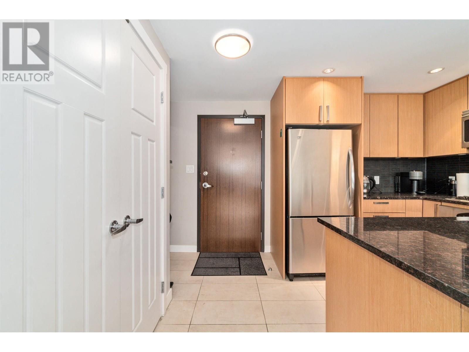 1902 2978 Glen Drive, Coquitlam, British Columbia  V3B 0C3 - Photo 2 - R2826799