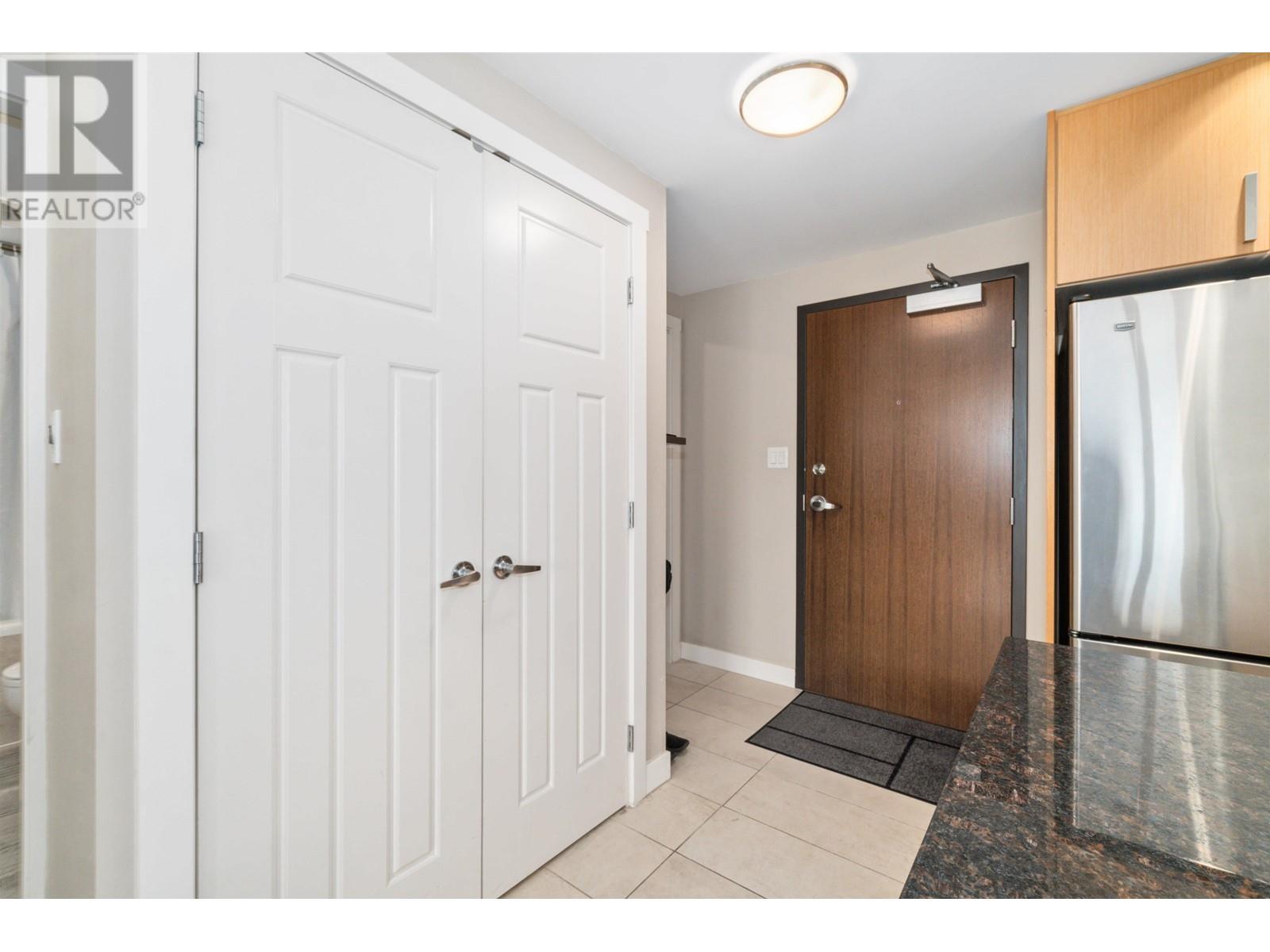 1902 2978 Glen Drive, Coquitlam, British Columbia  V3B 0C3 - Photo 3 - R2826799