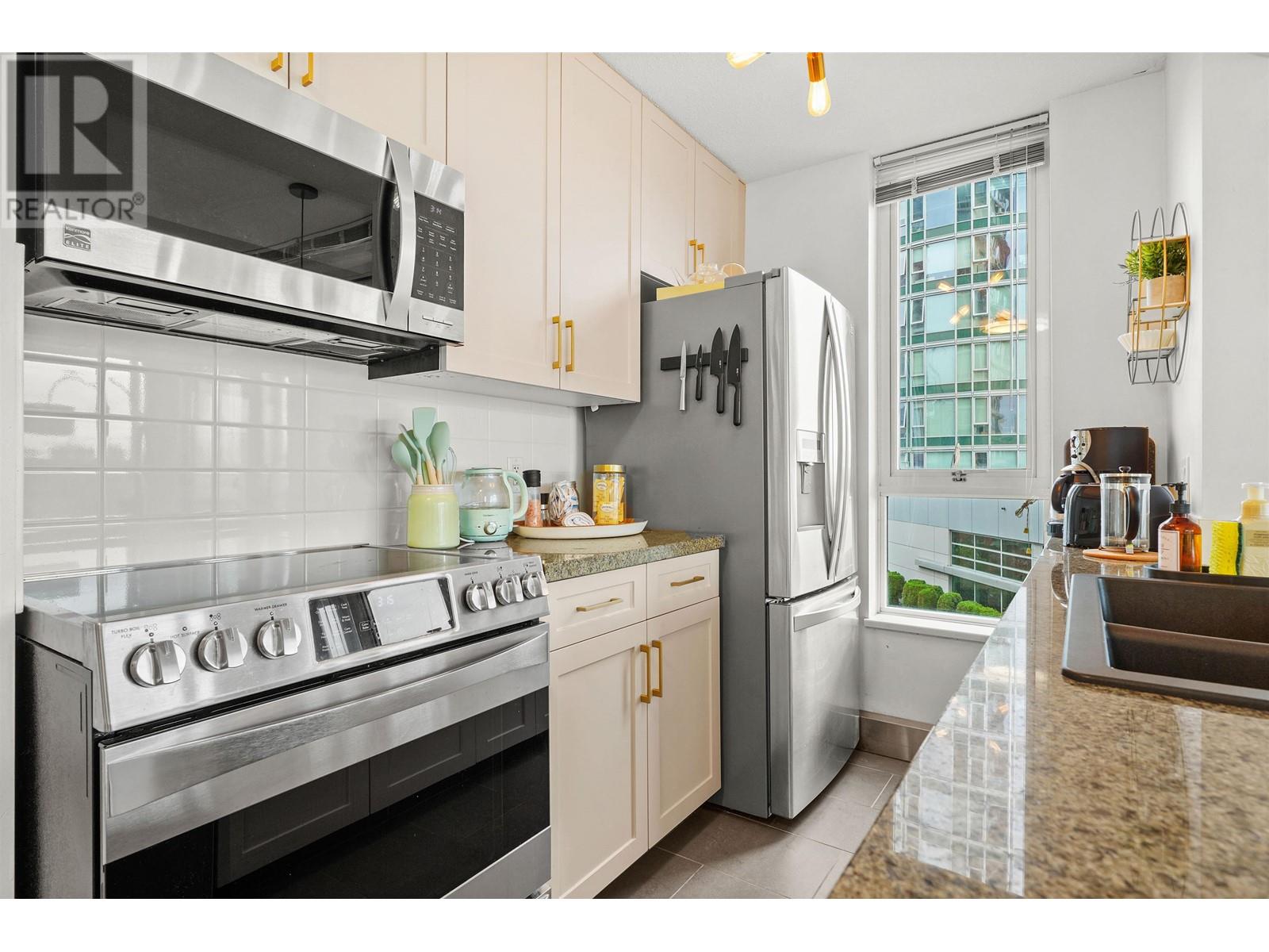 609 688 Abbott Street, Vancouver, British Columbia  V6B 0B9 - Photo 14 - R2825733