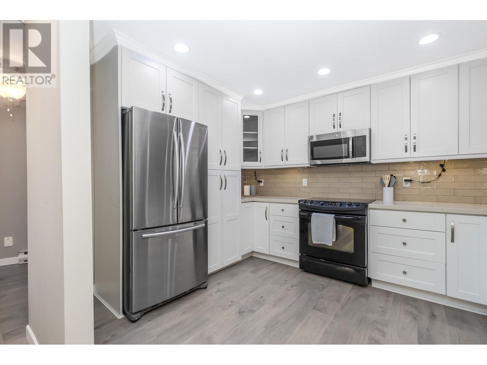 221 22611 116th Avenue, Maple Ridge, British Columbia  V2X 0W7 - Photo 3 - R2825734