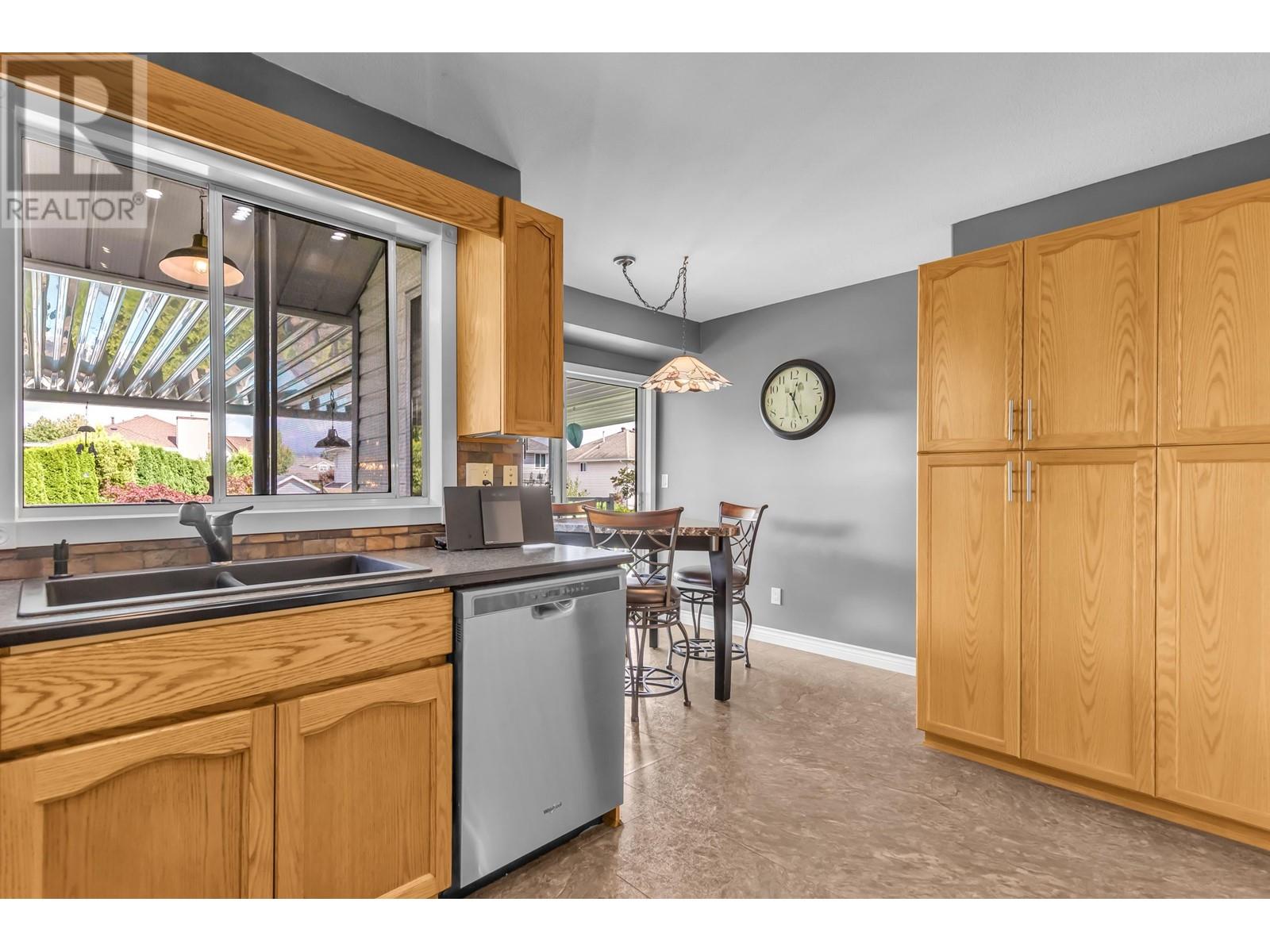 23227 116a Avenue, Maple Ridge, British Columbia  V2X 2K5 - Photo 6 - R2823519