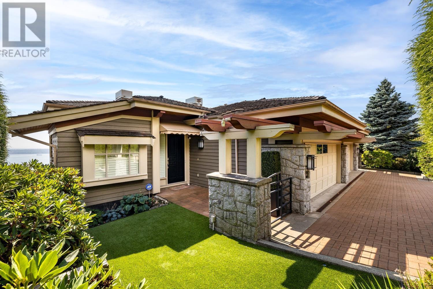 2494 FOLKESTONE WAY, west vancouver, British Columbia