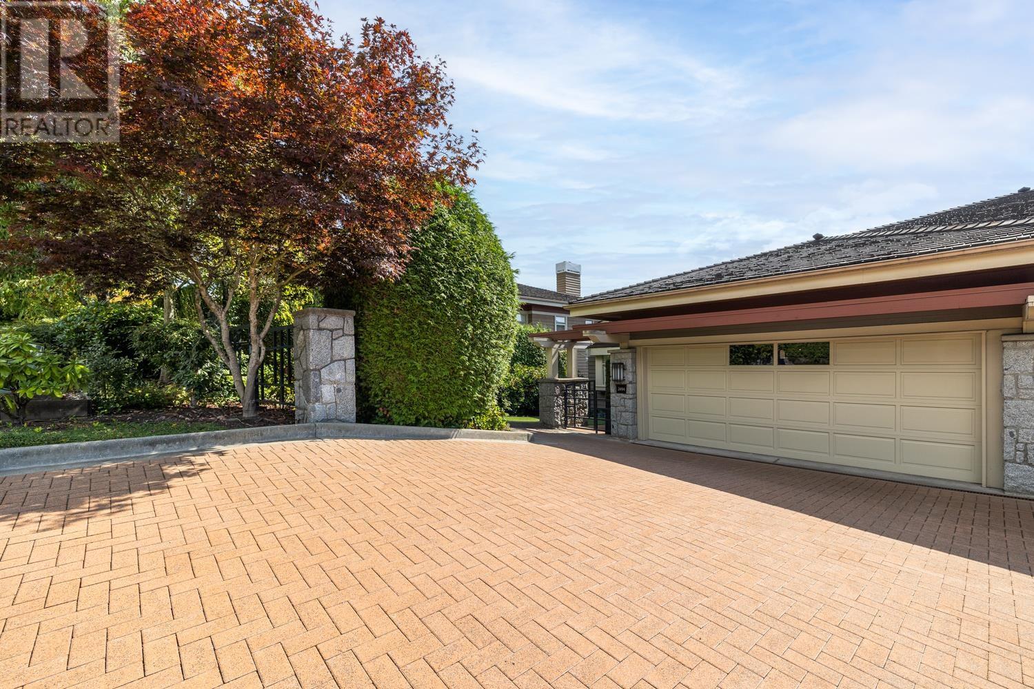 2494 Folkestone Way, West Vancouver, British Columbia  V7S 3H5 - Photo 3 - R2826904