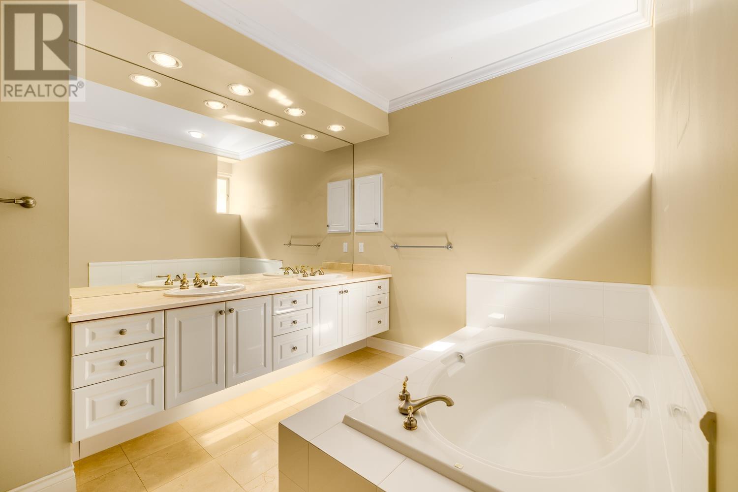 2494 Folkestone Way, West Vancouver, British Columbia  V7S 3H5 - Photo 32 - R2826904