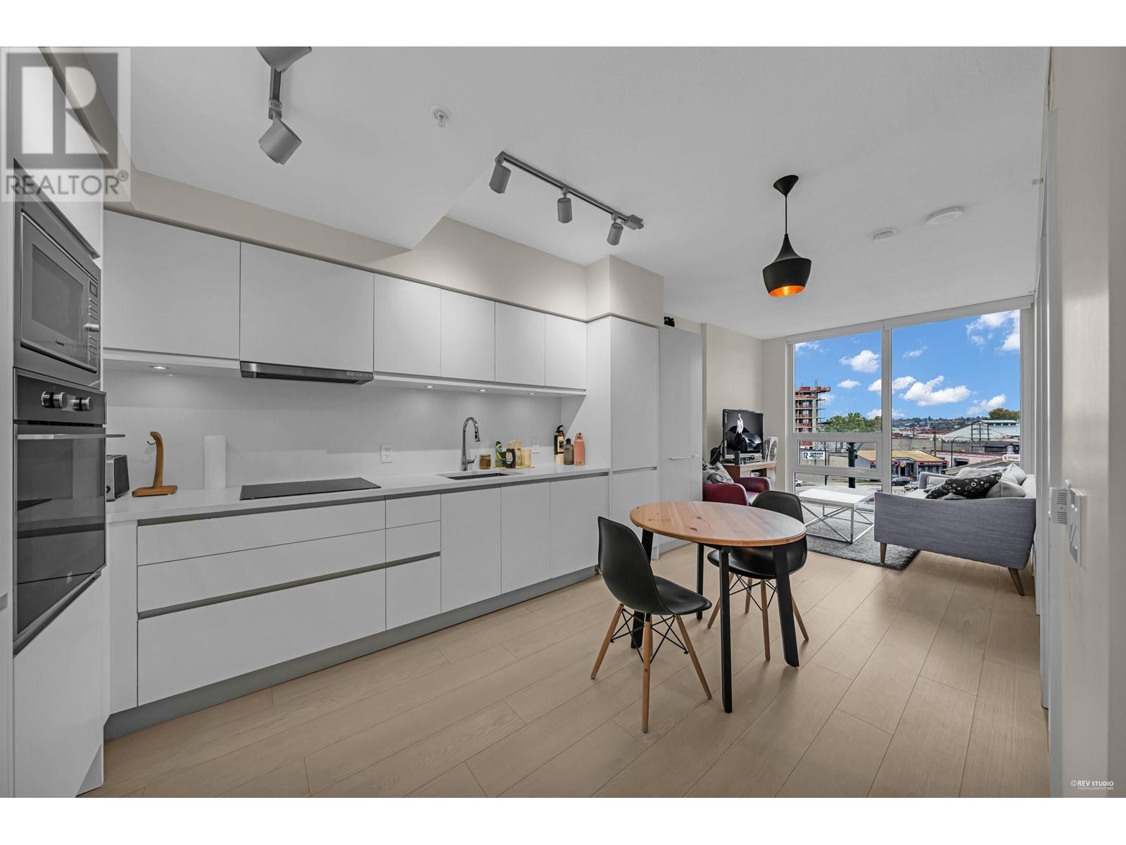 414 180 E 2ND AVENUE, vancouver, British Columbia