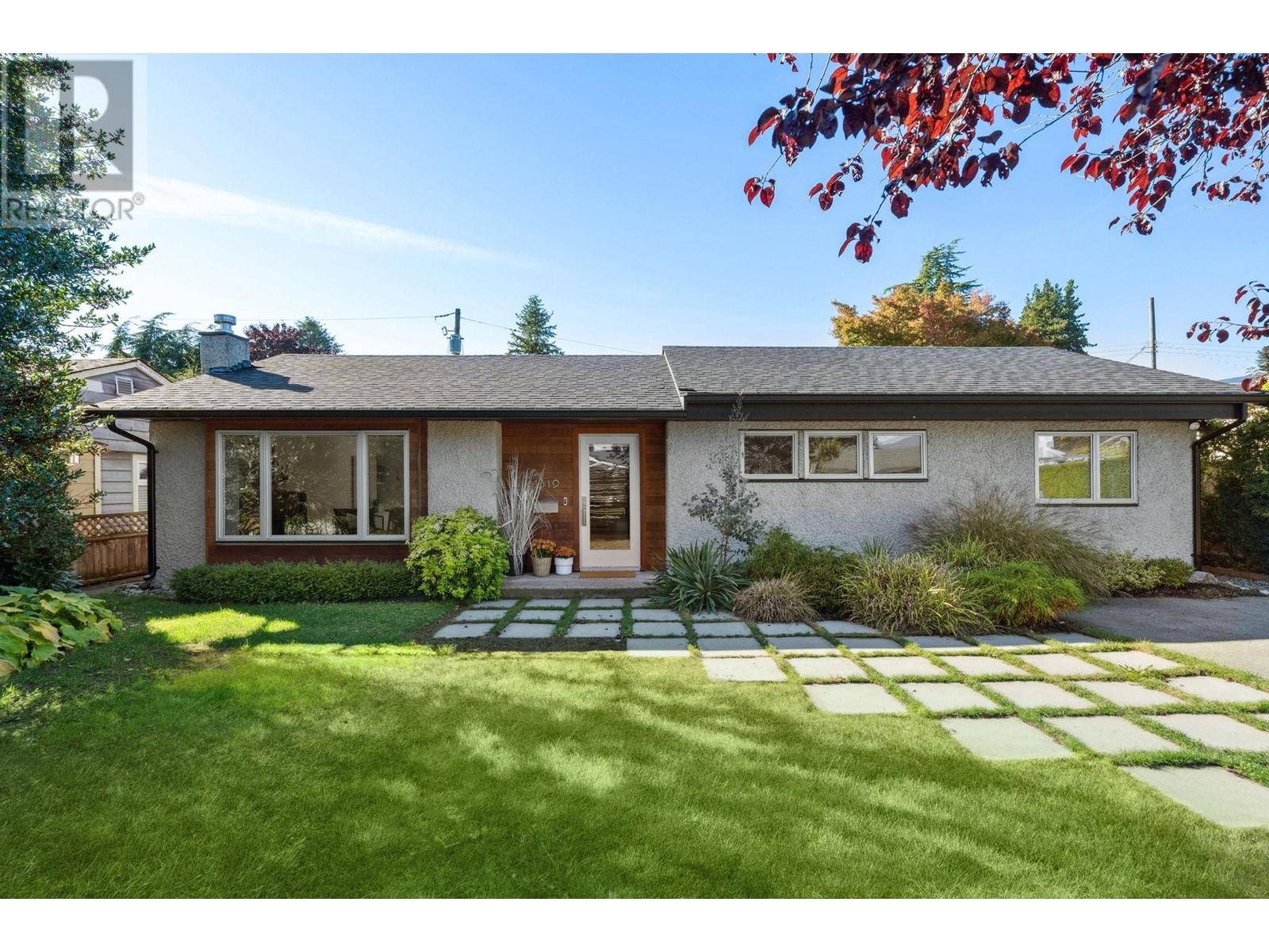 1319 Oakwood Crescent, North Vancouver, British Columbia  V7P 1L5 - Photo 2 - R2826880