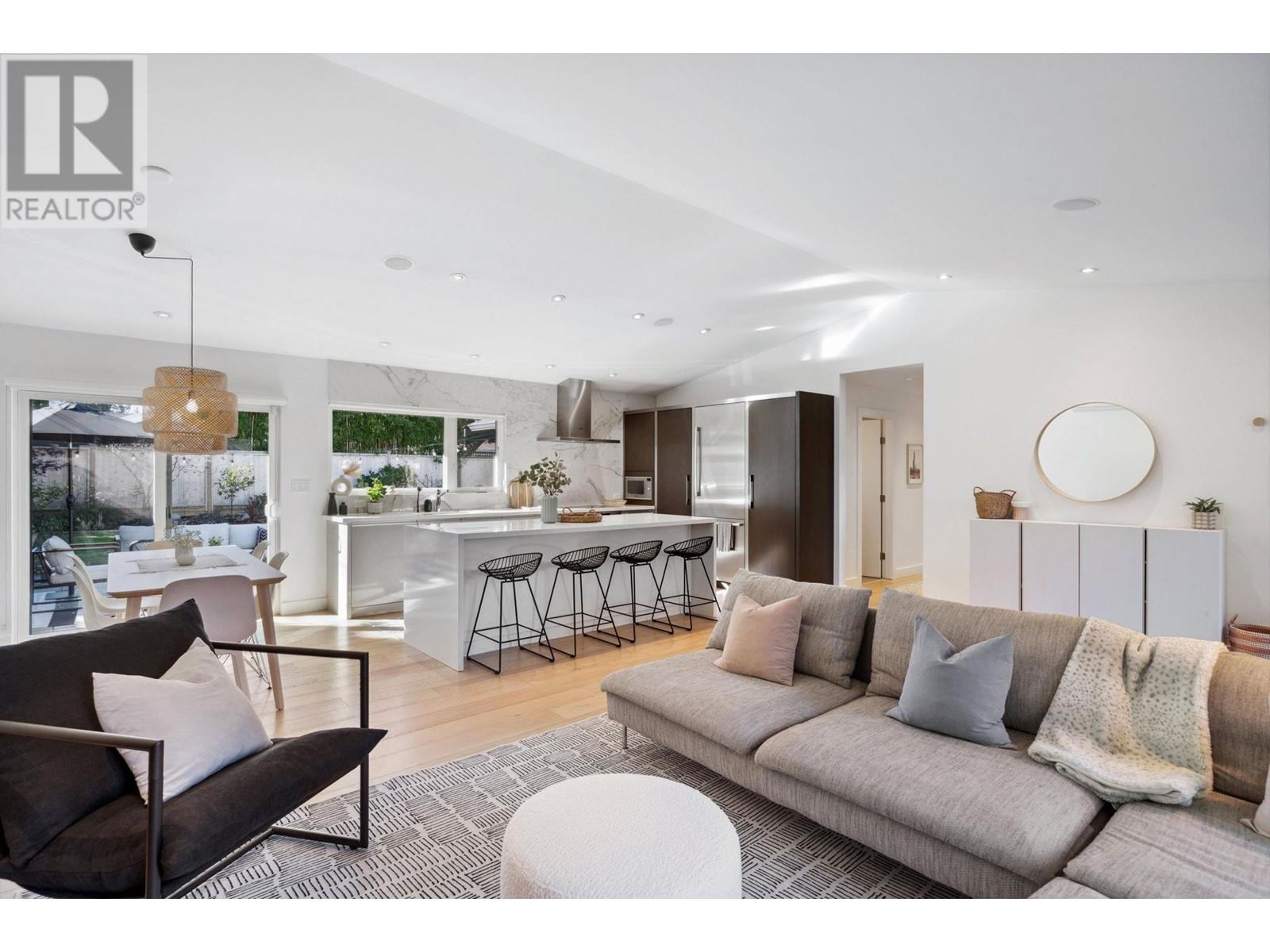 1319 Oakwood Crescent, North Vancouver, British Columbia  V7P 1L5 - Photo 3 - R2826880