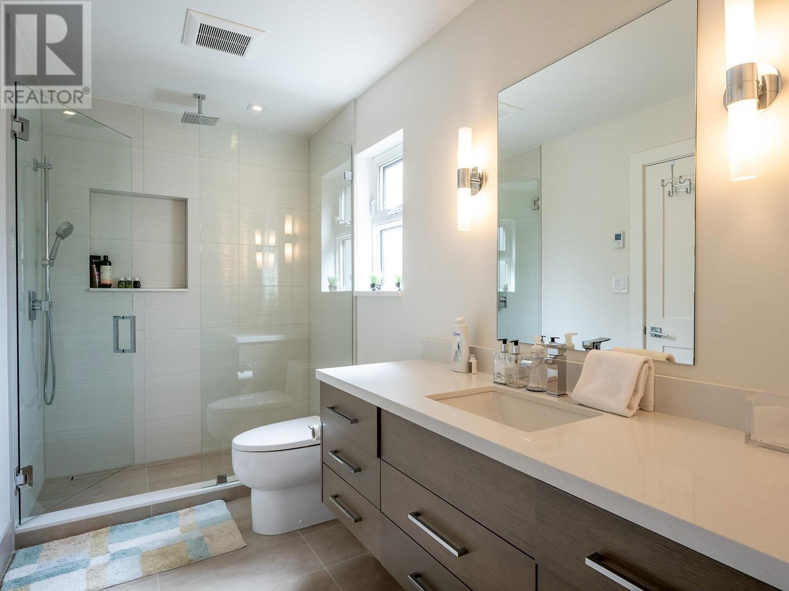 2360 Gondola Way, Whistler, British Columbia  V8E 0N2 - Photo 22 - R2826951