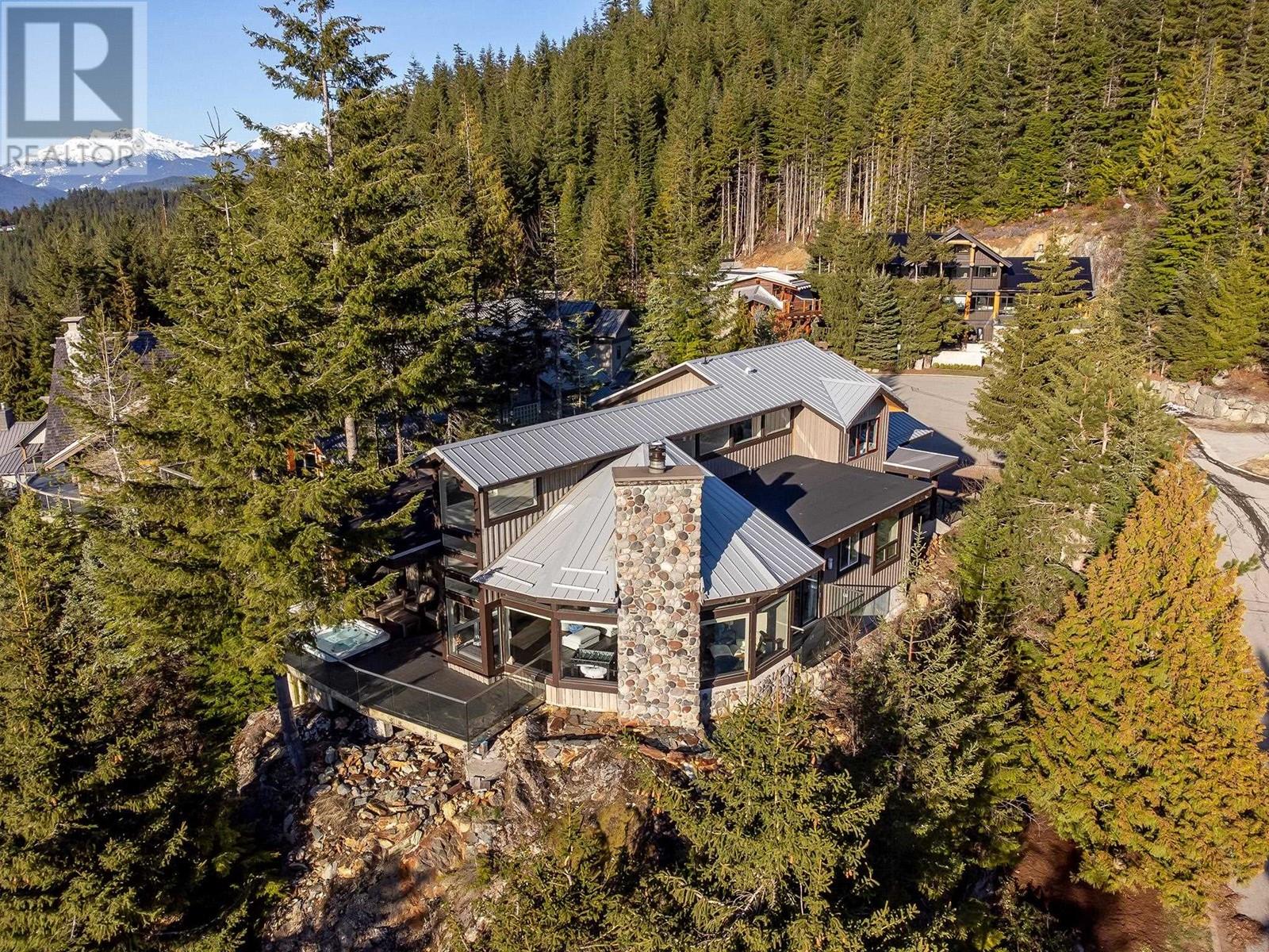 2360 Gondola Way, Whistler, British Columbia  V8E 0N2 - Photo 26 - R2826951