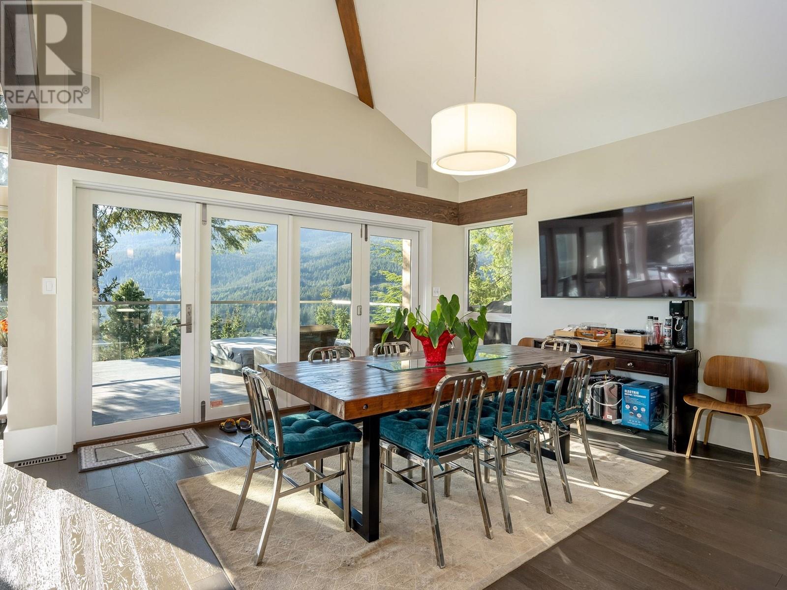 2360 Gondola Way, Whistler, British Columbia  V8E 0N2 - Photo 5 - R2826951