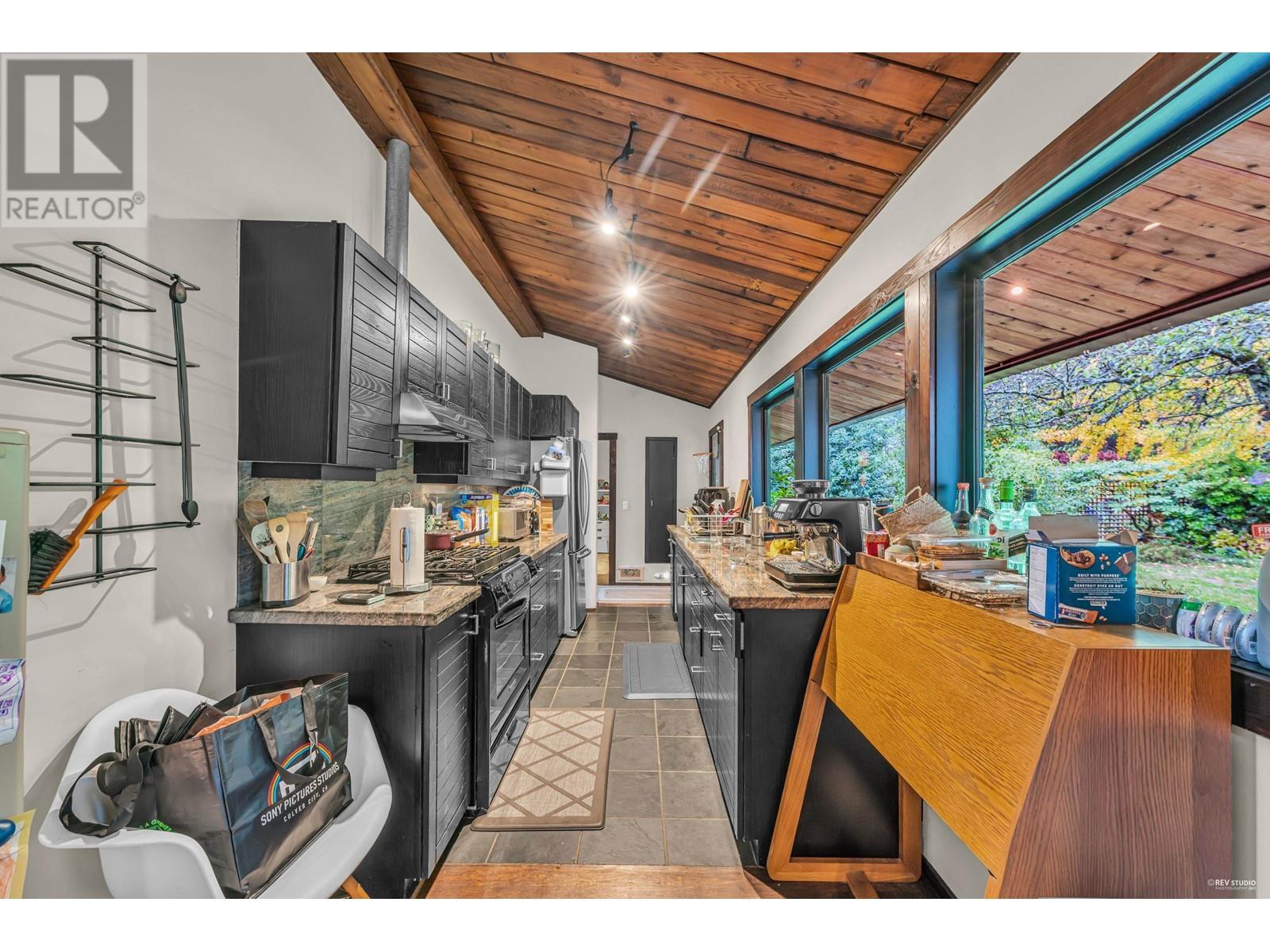 3929 Sunset Boulevard, North Vancouver, British Columbia  V7R 3Y4 - Photo 14 - R2826965