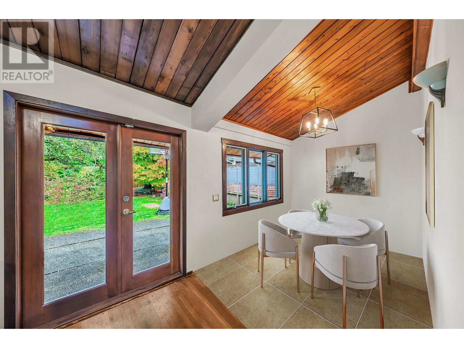 3929 Sunset Boulevard, North Vancouver, British Columbia  V7R 3Y4 - Photo 8 - R2826965