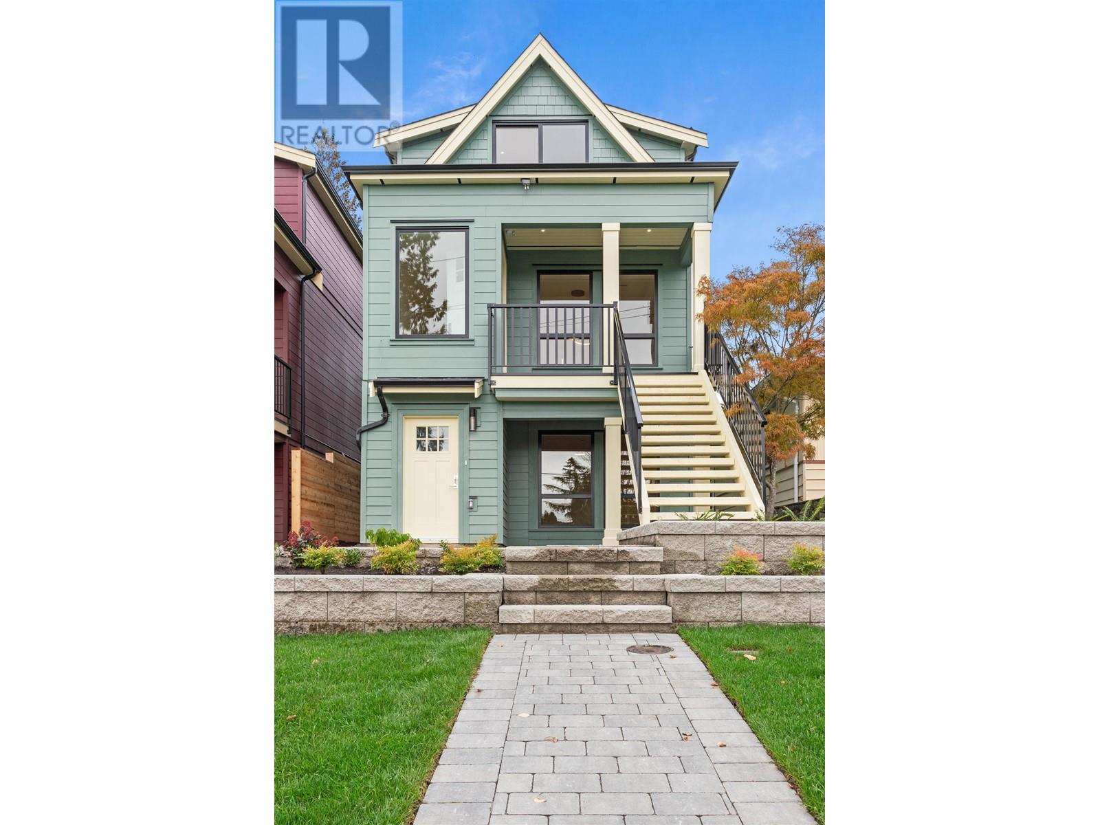 418 E 16th Street, North Vancouver, British Columbia  V7L 2T5 - Photo 2 - R2826960