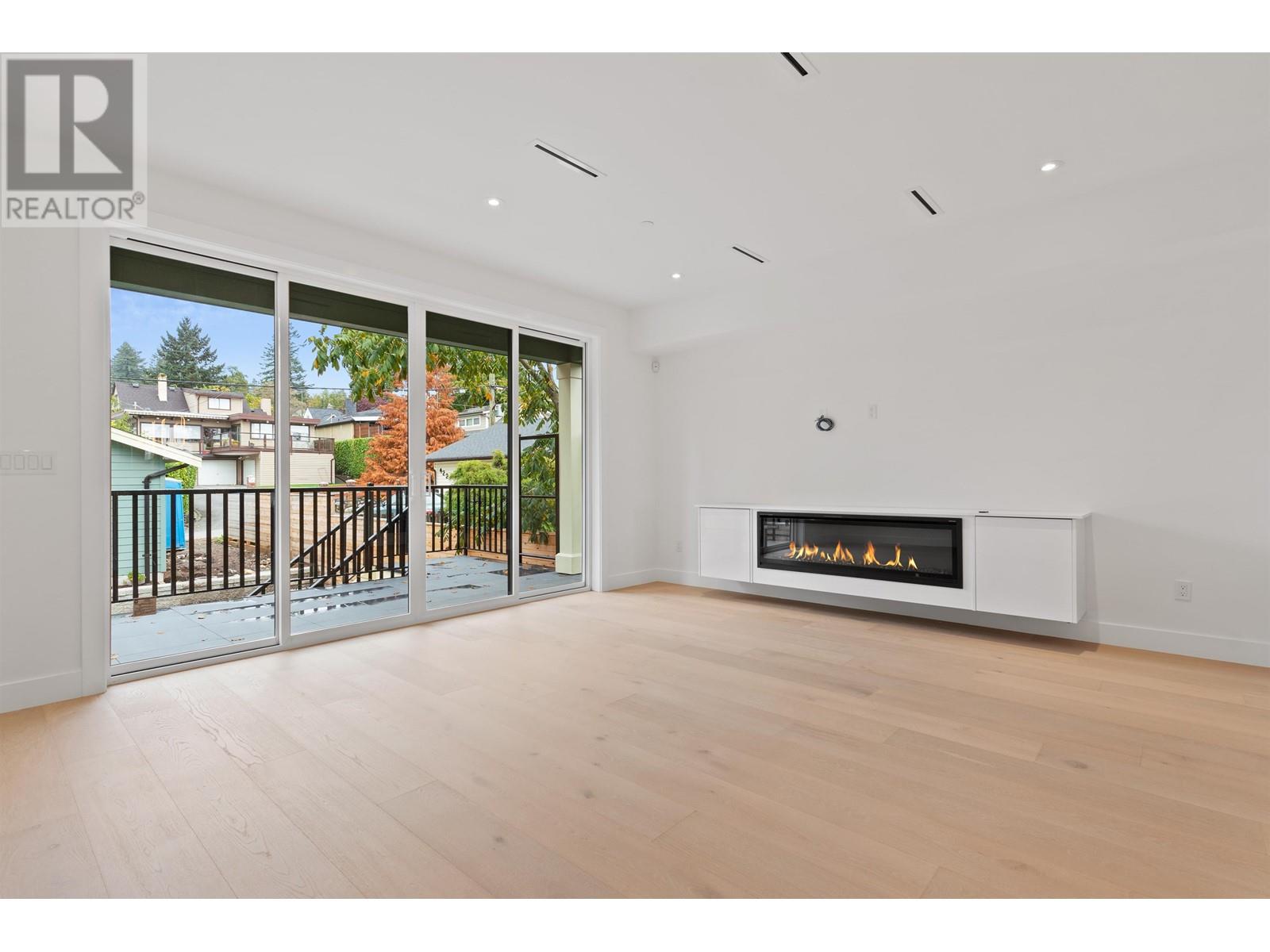 418 E 16th Street, North Vancouver, British Columbia  V7L 2T5 - Photo 6 - R2826960