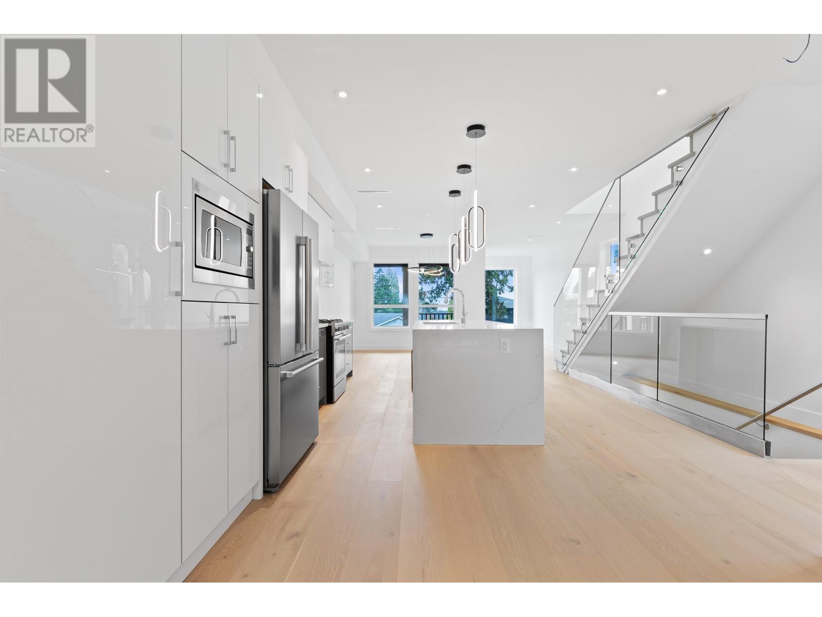 418 E 16th Street, North Vancouver, British Columbia  V7L 2T5 - Photo 4 - R2826960
