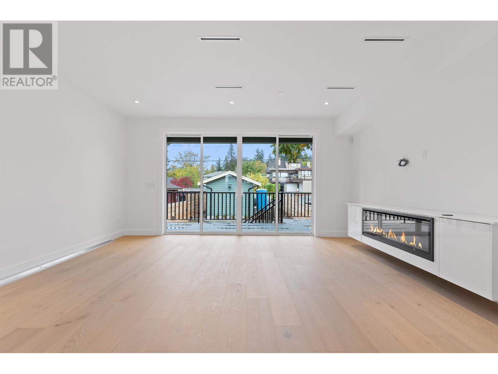 418 E 16th Street, North Vancouver, British Columbia  V7L 2T5 - Photo 5 - R2826960