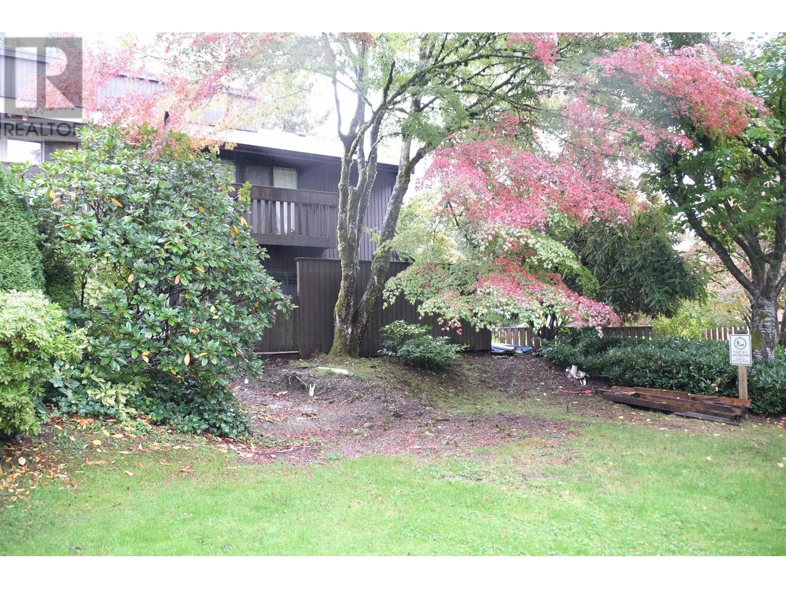 2004 Purcell Way, North Vancouver, British Columbia  V7J 3K3 - Photo 2 - R2825953