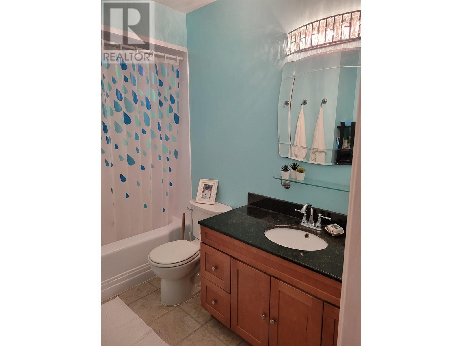2004 Purcell Way, North Vancouver, British Columbia  V7J 3K3 - Photo 4 - R2825953