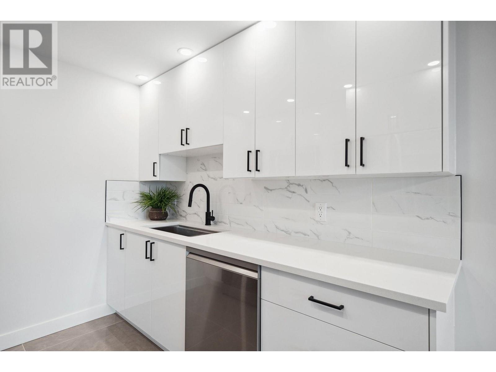 210 4160 Albert Street, Burnaby, British Columbia  V5C 6K2 - Photo 3 - R2827059