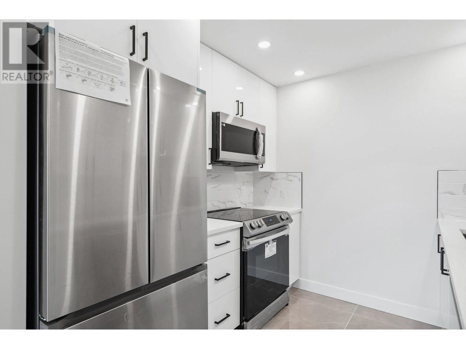 210 4160 Albert Street, Burnaby, British Columbia  V5C 6K2 - Photo 5 - R2827059